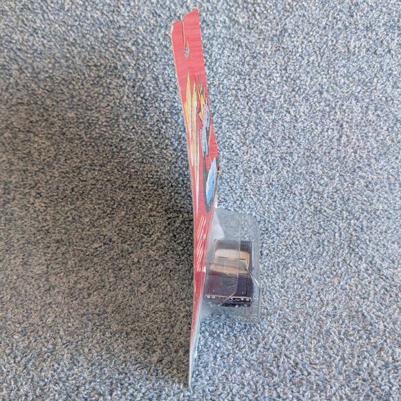 Johnny Lightning Limited Edition Ragtops 1971 Plymouth Hemi Cuda Diecast Vehicle - Picture 4 of 6